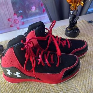 Boys size 7 sneakers